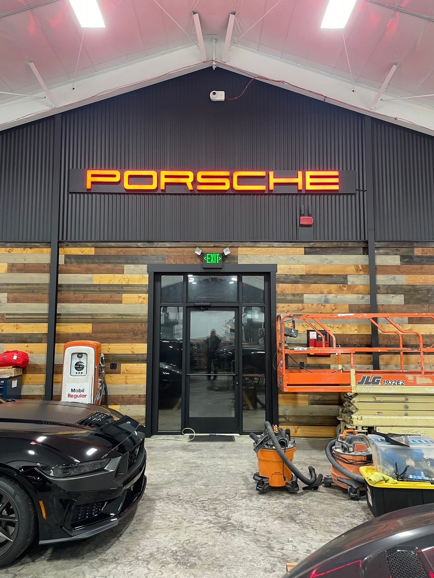 Dealership Sign, LEDs